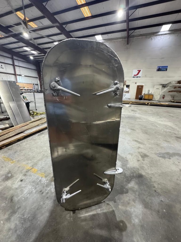 Rounded aluminum hatch door with lever latches