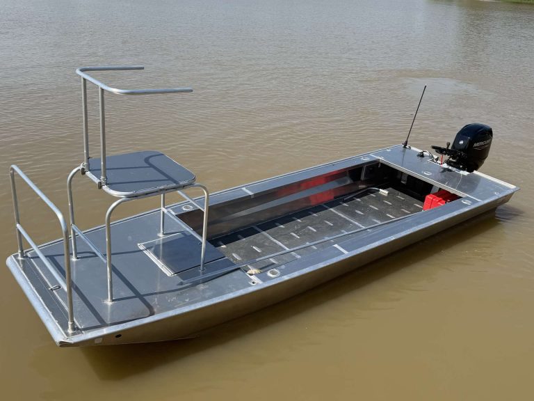 Uncle J Custom Duck Boat with Fishing Mod
