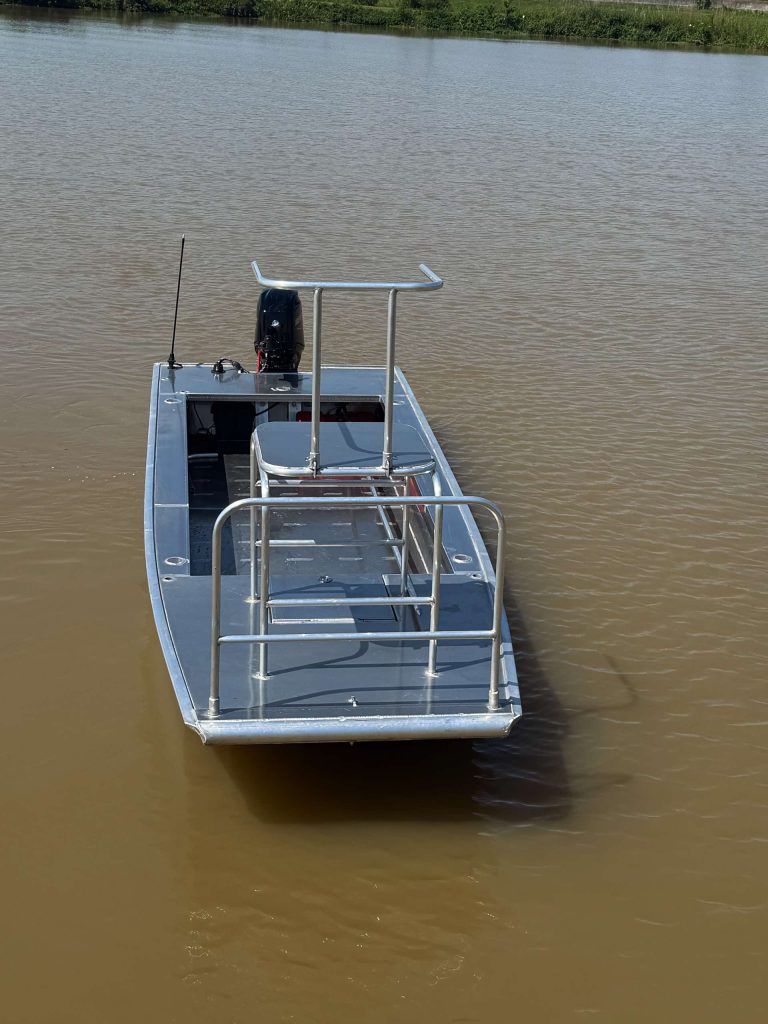 Uncle J Custom Duck Boat with Fishing Mod